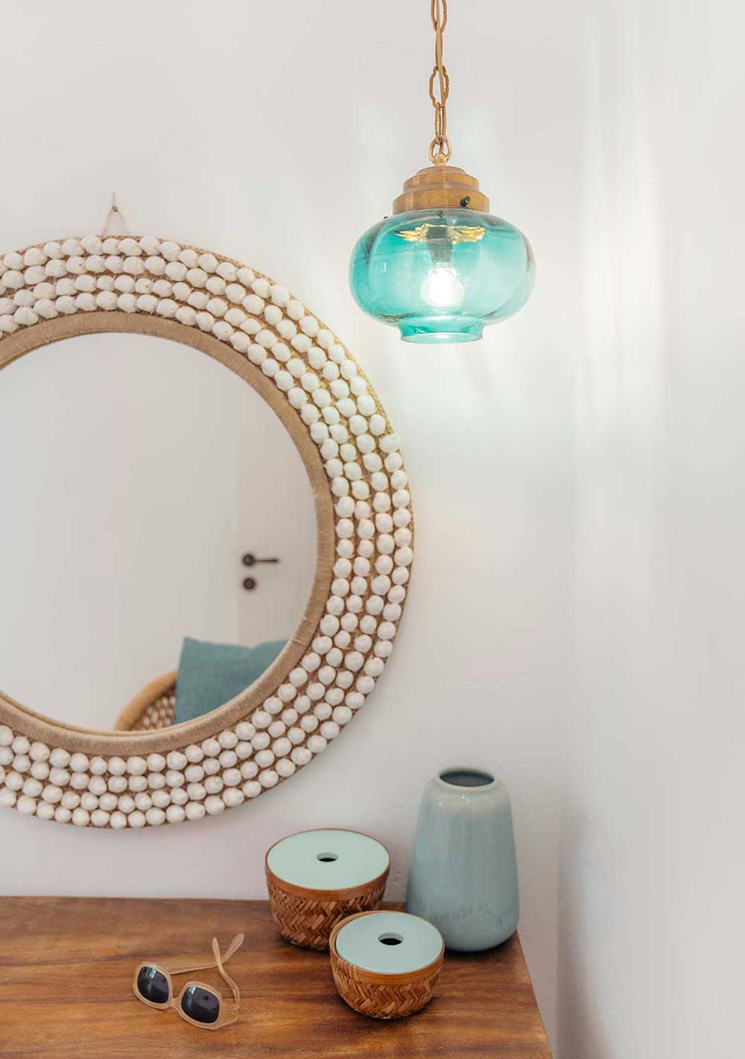 In the bedroom of Turquoise maison by the sea