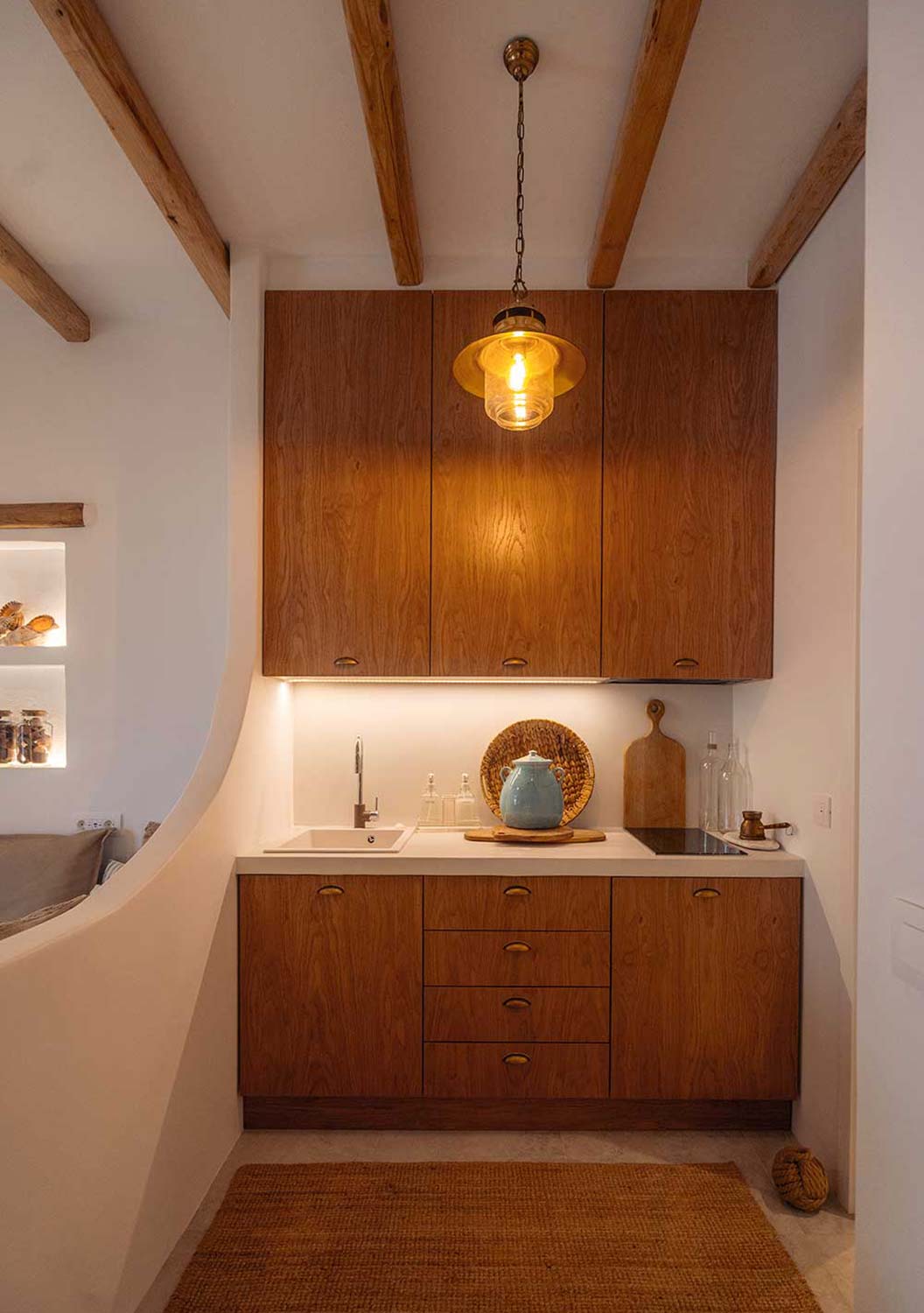 The kitchen of Turquoise maison by the sea in Sifnos